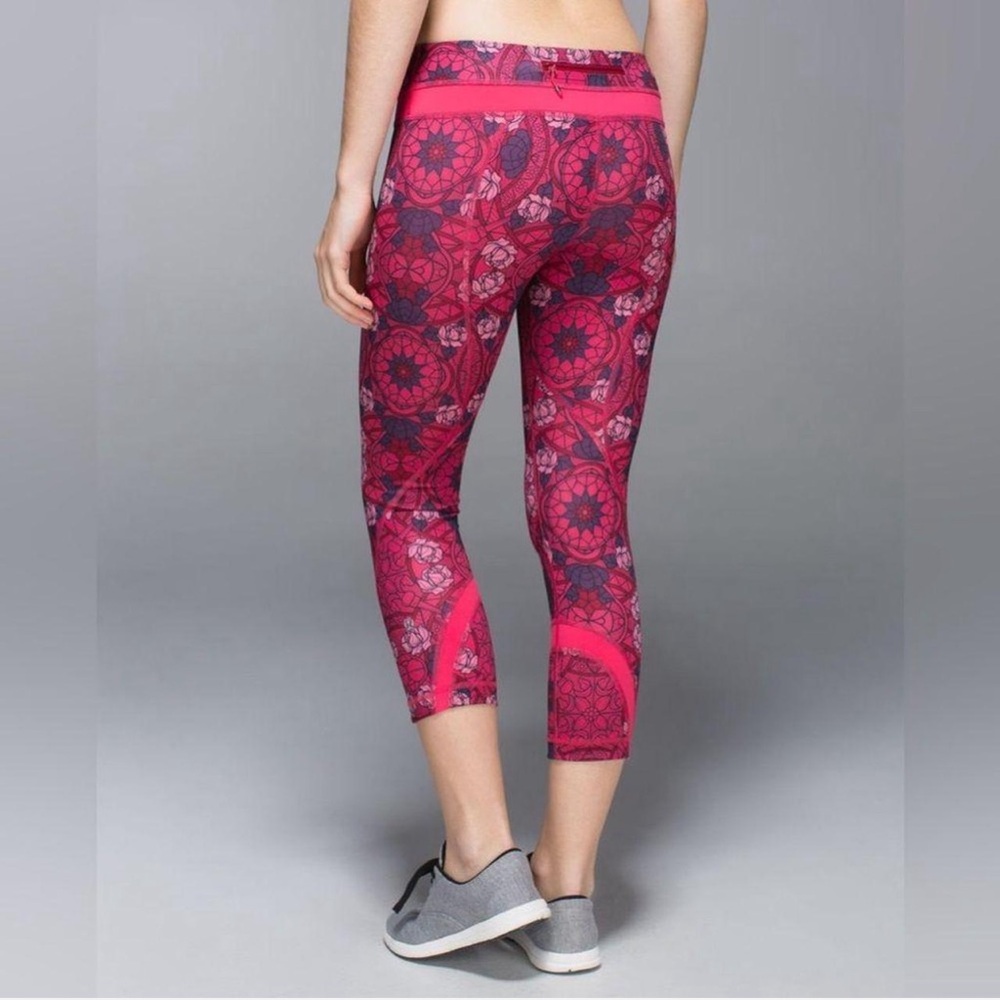 Lululemon Inspire Crop II Floral Pink Prisma Guava Lava Boom Roses 4